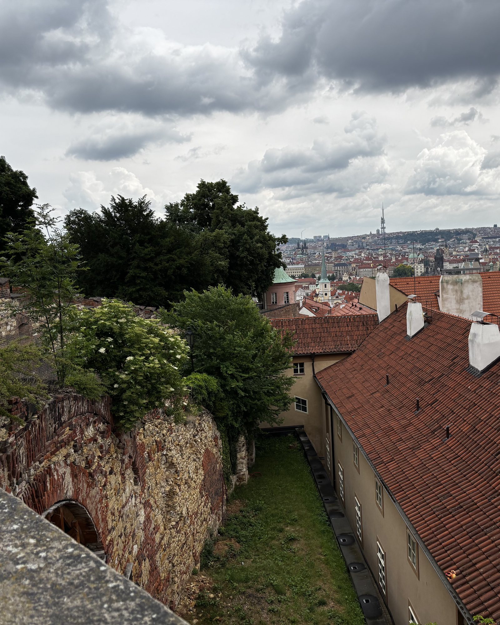 Parapet II. A quadrangle behind the Činžovní Palác.