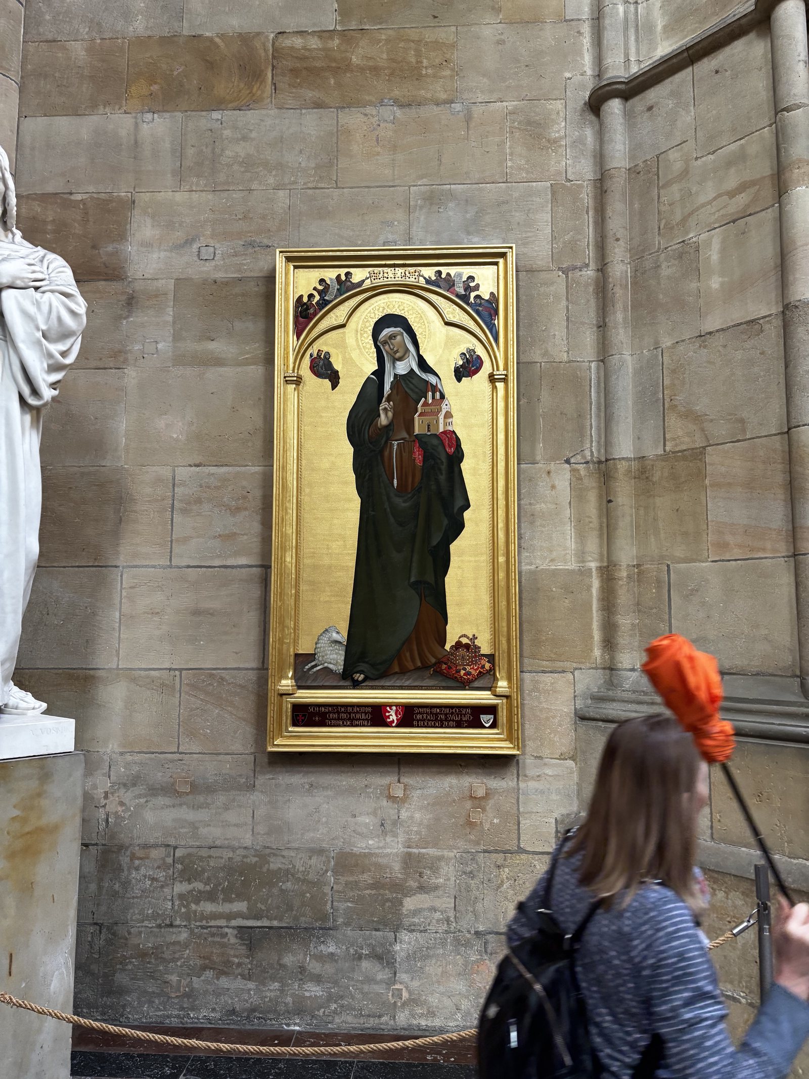 svatá Anežka Česká. "St. Agnes of Bohemia, pray for your people and native land." Daughter of King Ottokar I of Bohemia who turned down royal marriages to become a nun. St. Agnes was canonized by Pope John Paul II on 12 November 1989, five days before the Velvet Revolution began. The timing was important.