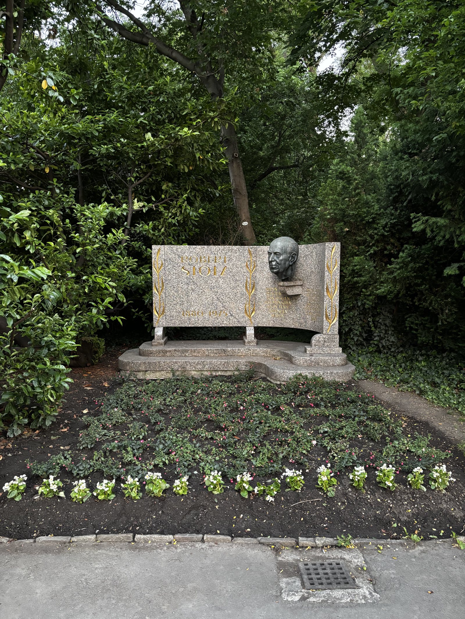 Robert Stolz (1880-1975)